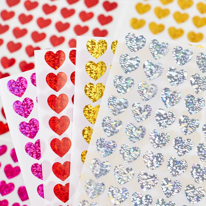 Pegatinas corazón brillante sobre fondo blanco