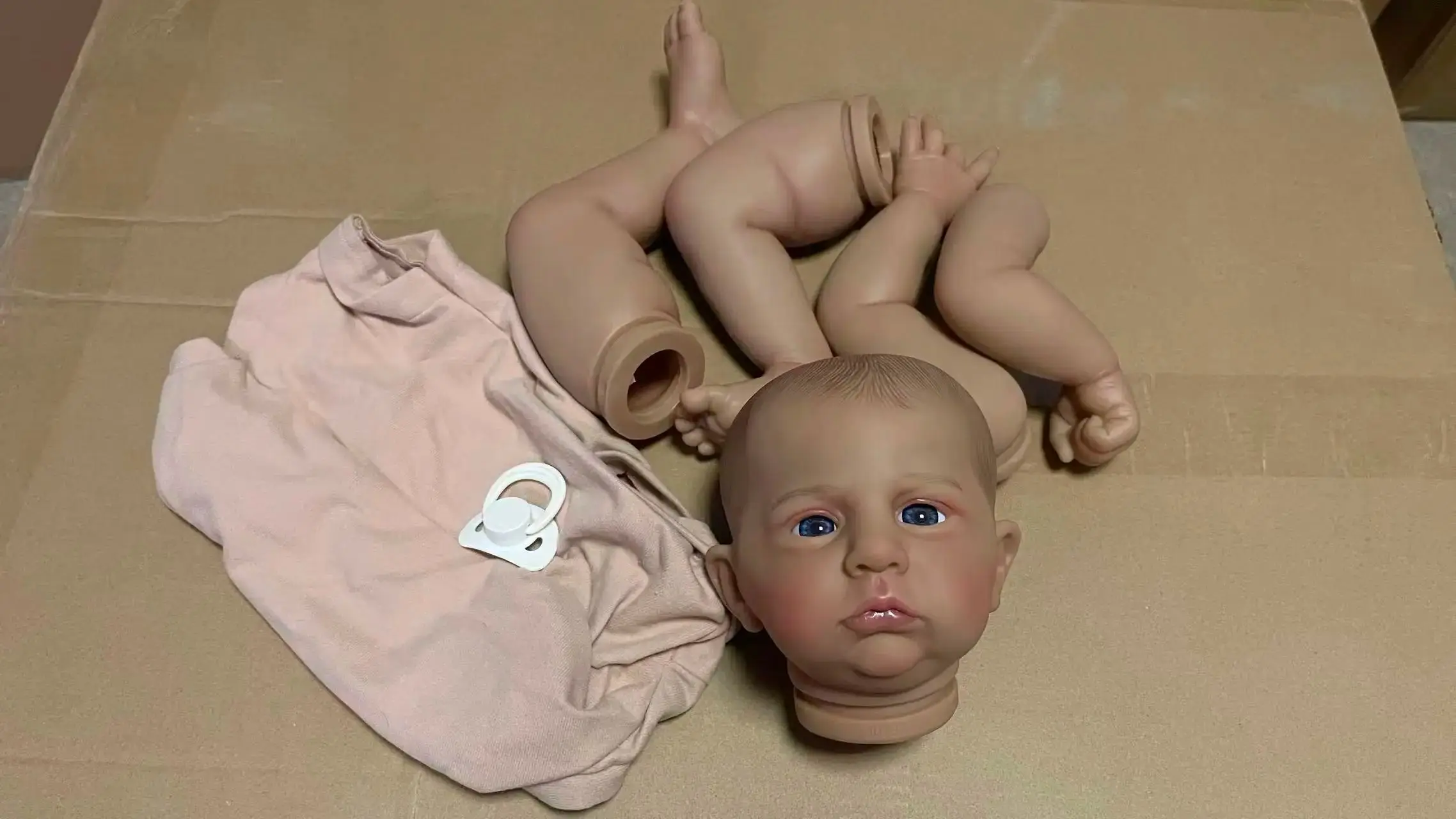 Muñeca Reborn Cameron pintada: bebé realista con muchos detalles - imagen 3