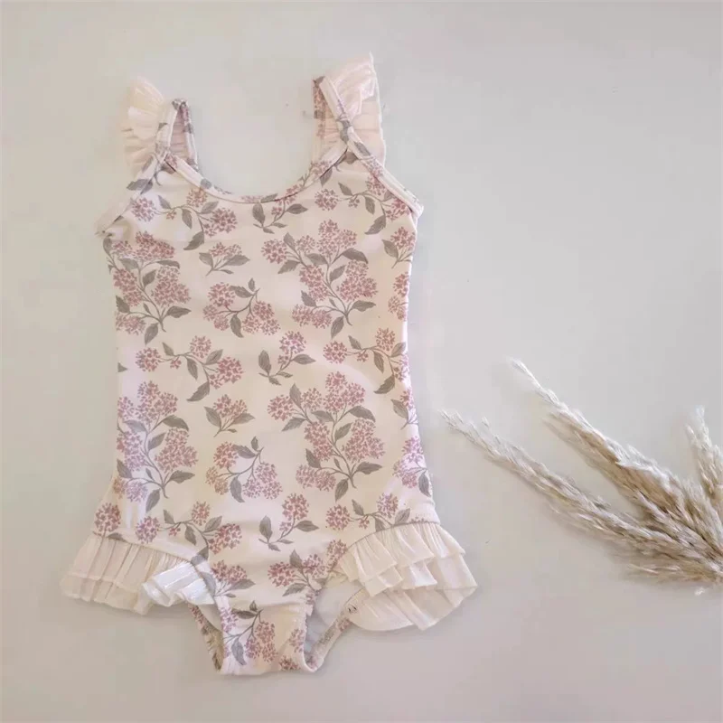 Bañador infantil de niña: una pieza con estampado veraniego - imagen 2