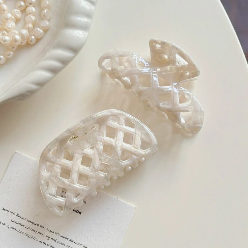 Pinza tiburón de acetato con patrón gofrado elegante estilo coreano