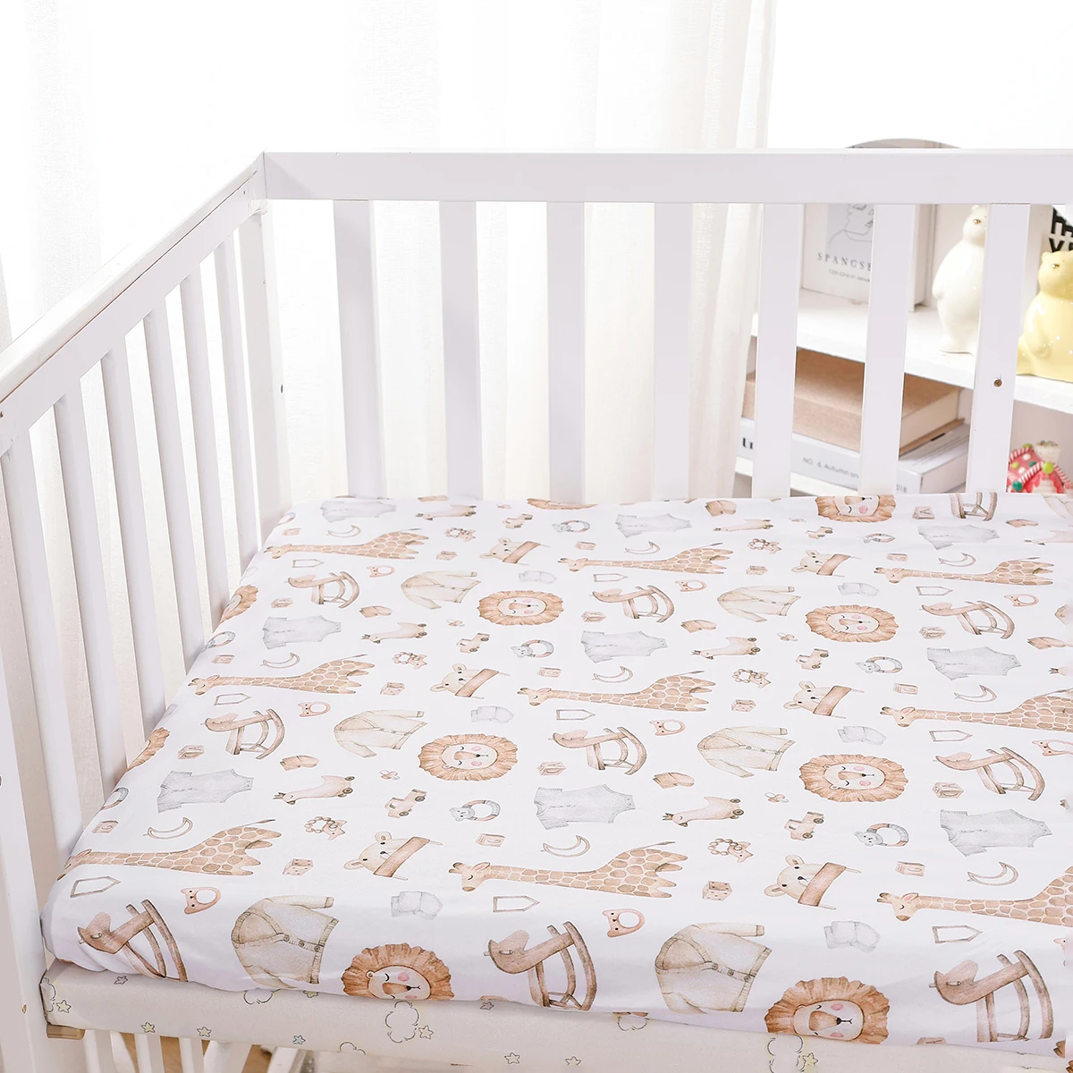 Sábana ajustable blanca con estampado mono para cuna de bebé