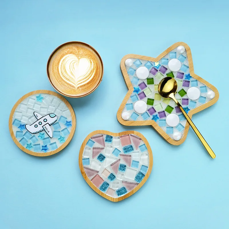 Piezas de mosaico de cristal y materiales