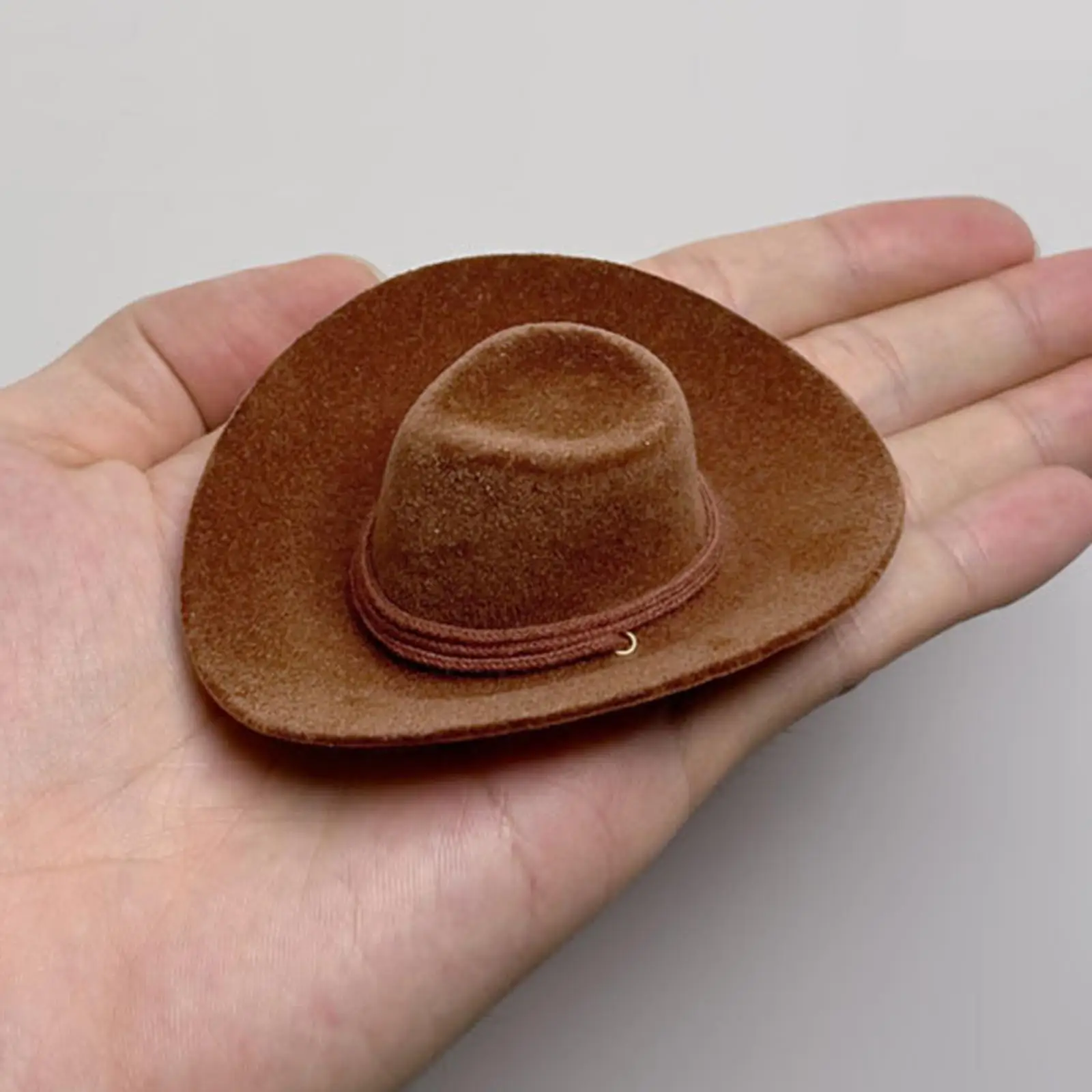 Detalle de la textura afelpada del sombrero