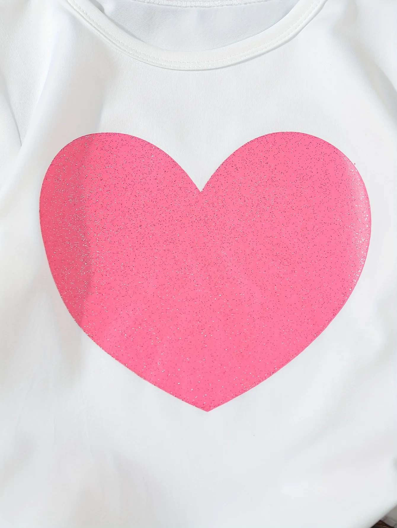 Camiseta de verano para niñas con estampado de corazones y manga corta - imagen 2