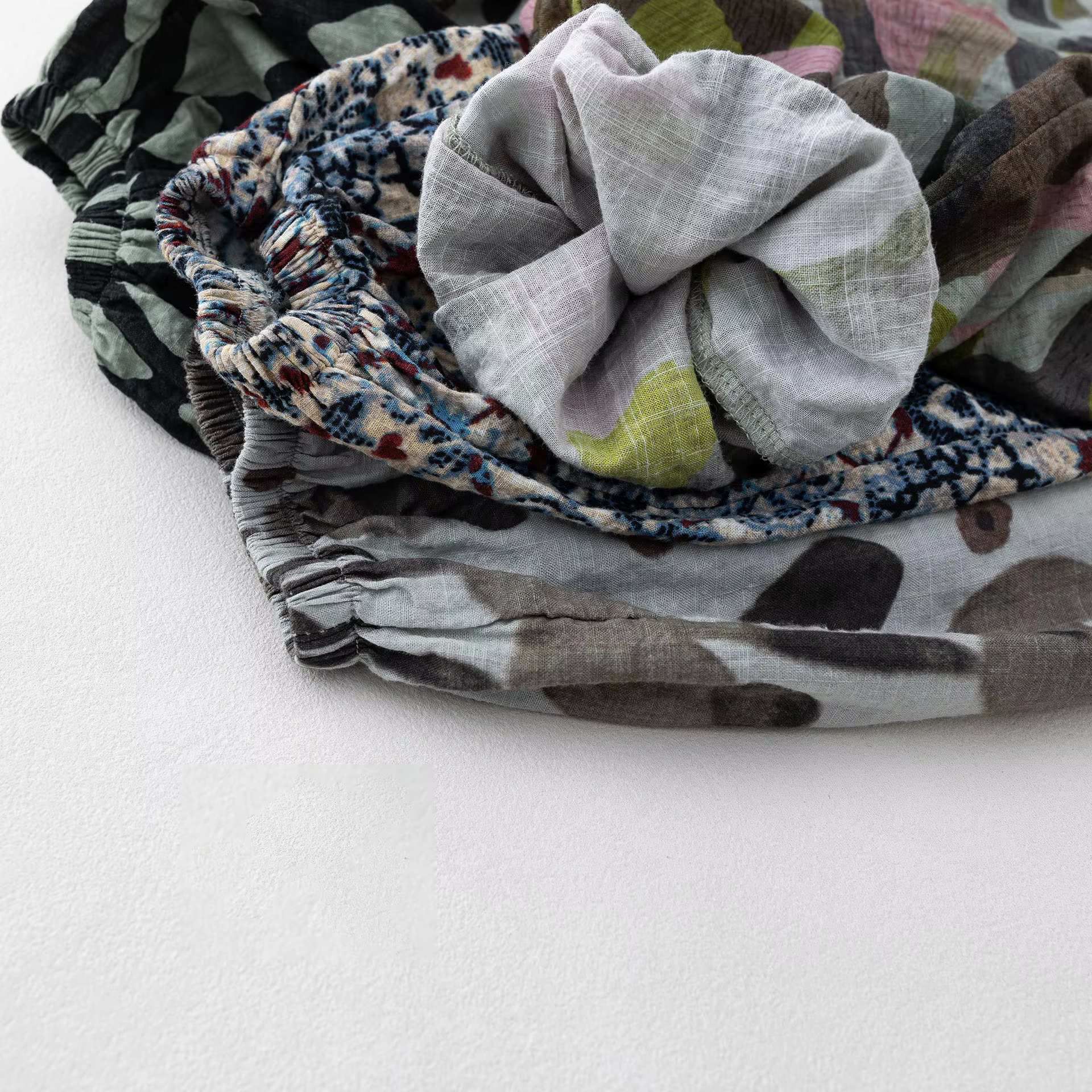 Pantalones antimosquitos de lino y algodón con estampado floral - imagen 2