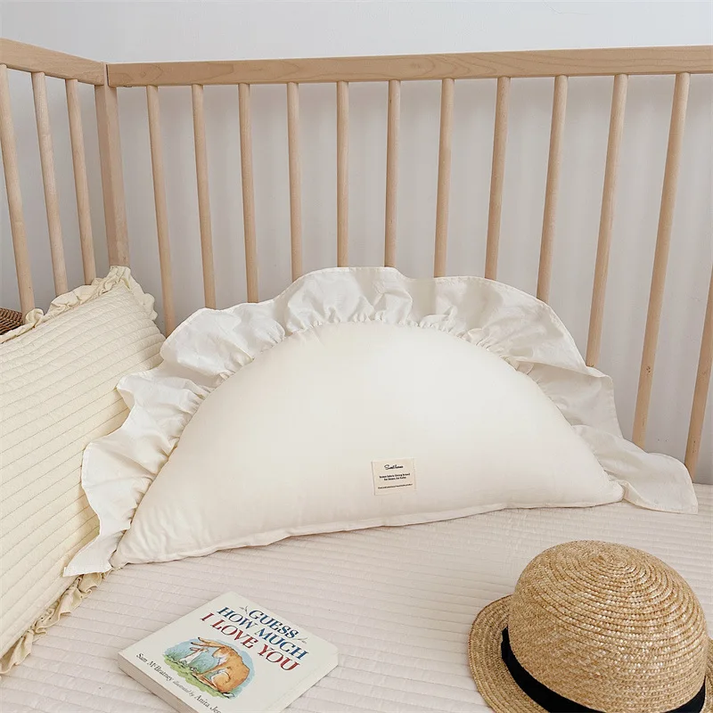 Vista general de la almohada infantil de algodón