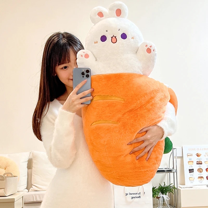 El peluche en contexto real de uso como almohada