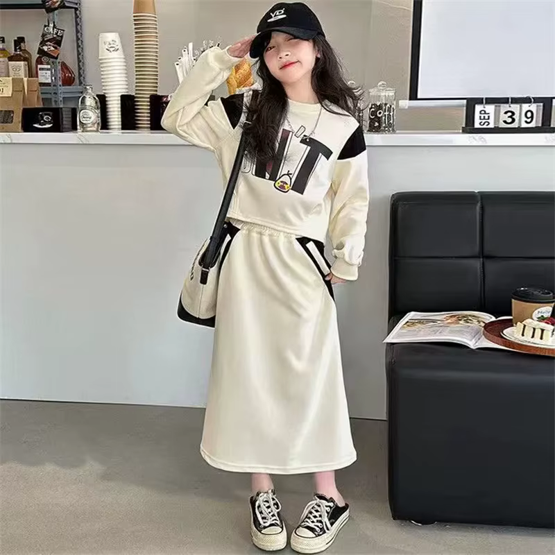 Conjunto de otoño para niña con sudadera y pantalón - imagen 5