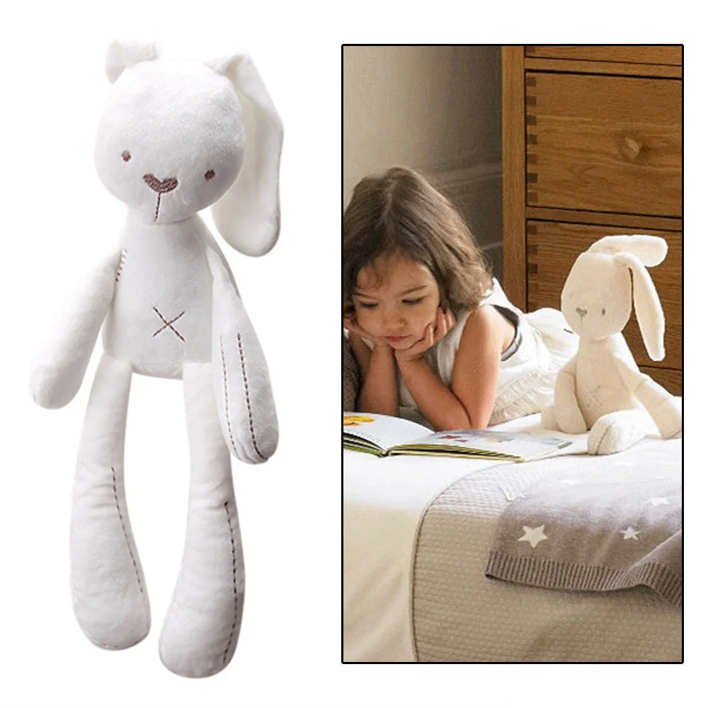 Muñeco de conejo de peluche blanco con orejas largas