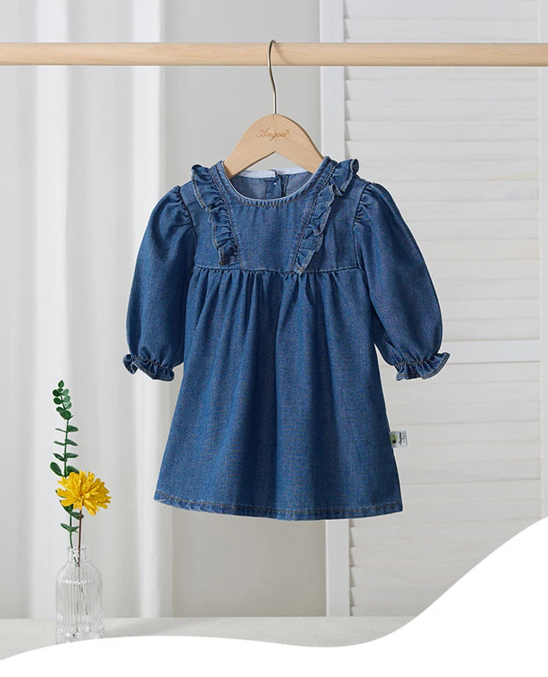 Vestido vaquero con volantes para niña