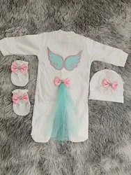 Conjunto recién nacido en tul con alas de ángel bordadas