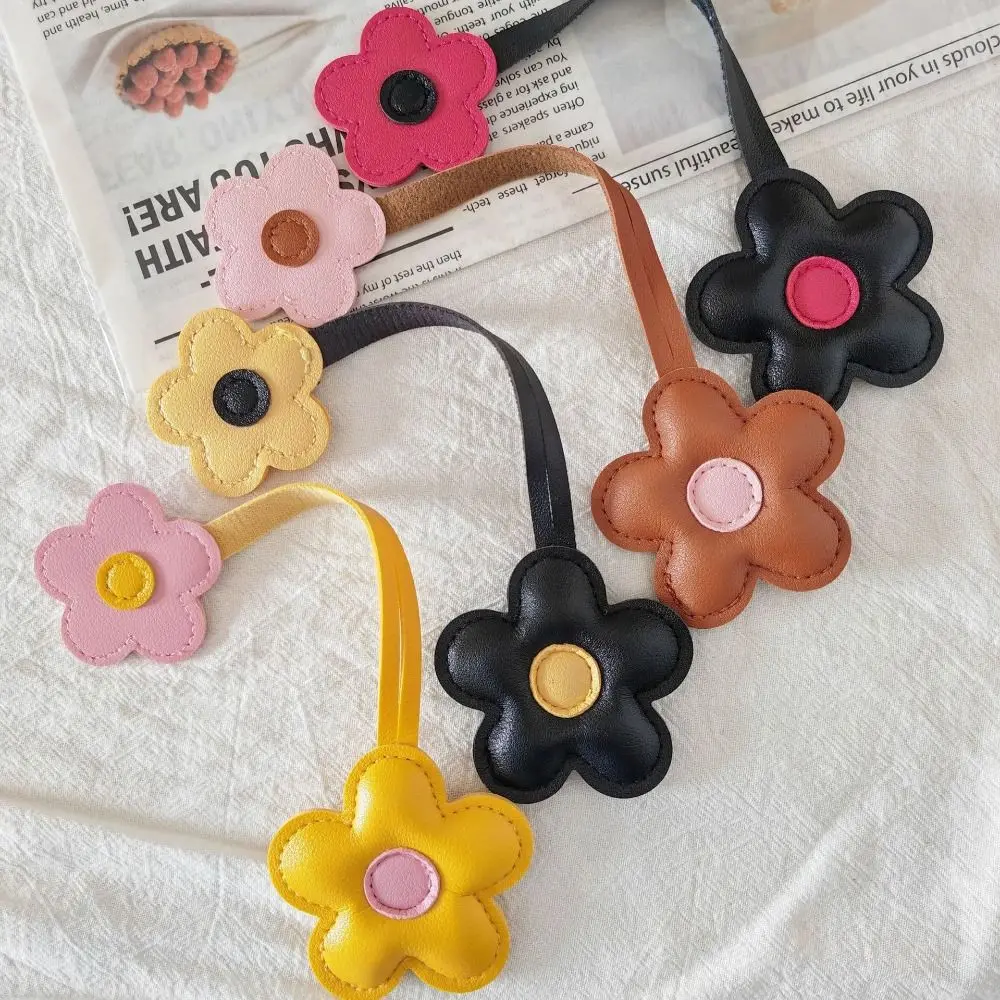Llavero de cuero PU con girasol y flor de cinco pétalos