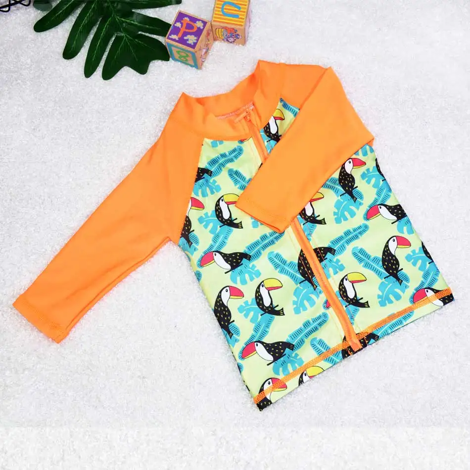 Estampado colorido del bañador infantil