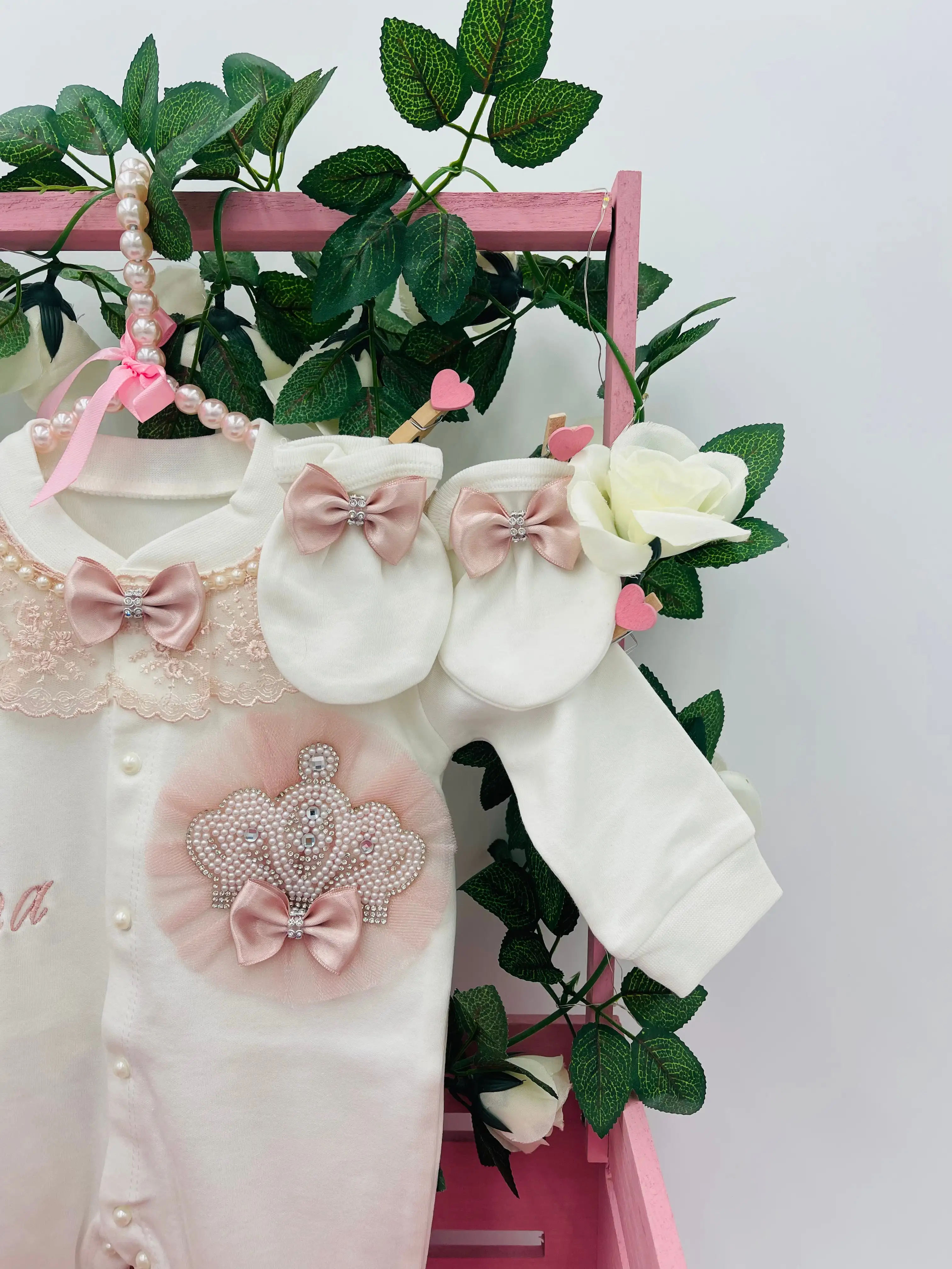 Vestido de bautizo con encaje rosa y capucha para bebé - imagen 2