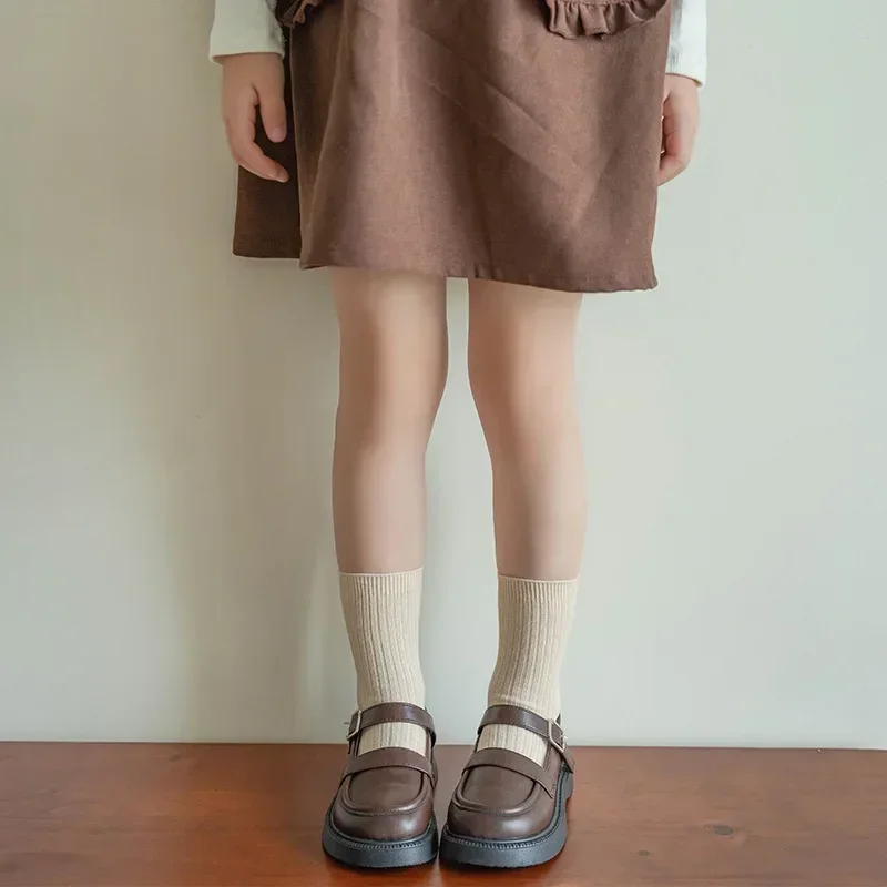 Calcetines beige algodón suave para niños – Estilo escolar cómodo - imagen 3