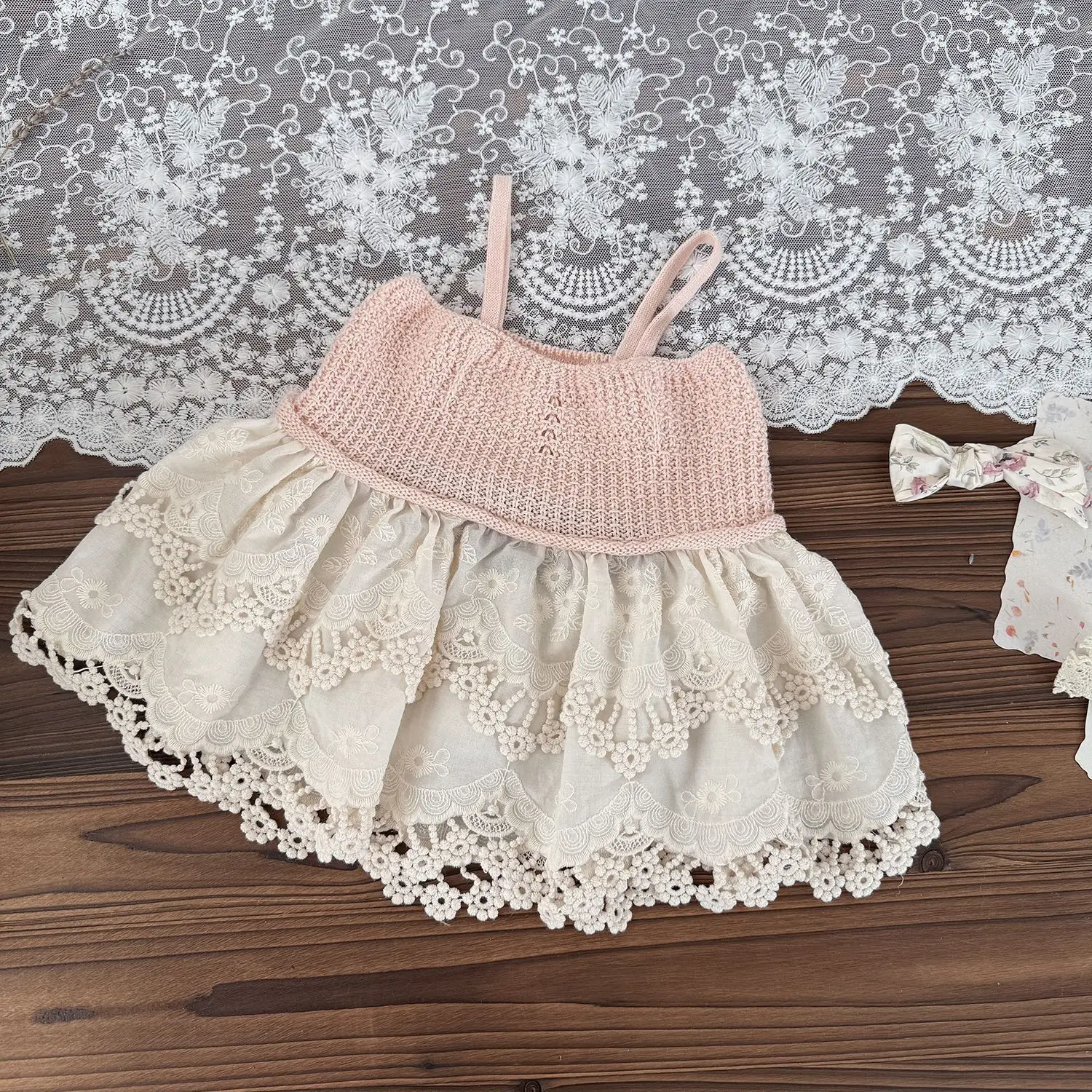 Vista completa del conjunto de chaleco y camisola