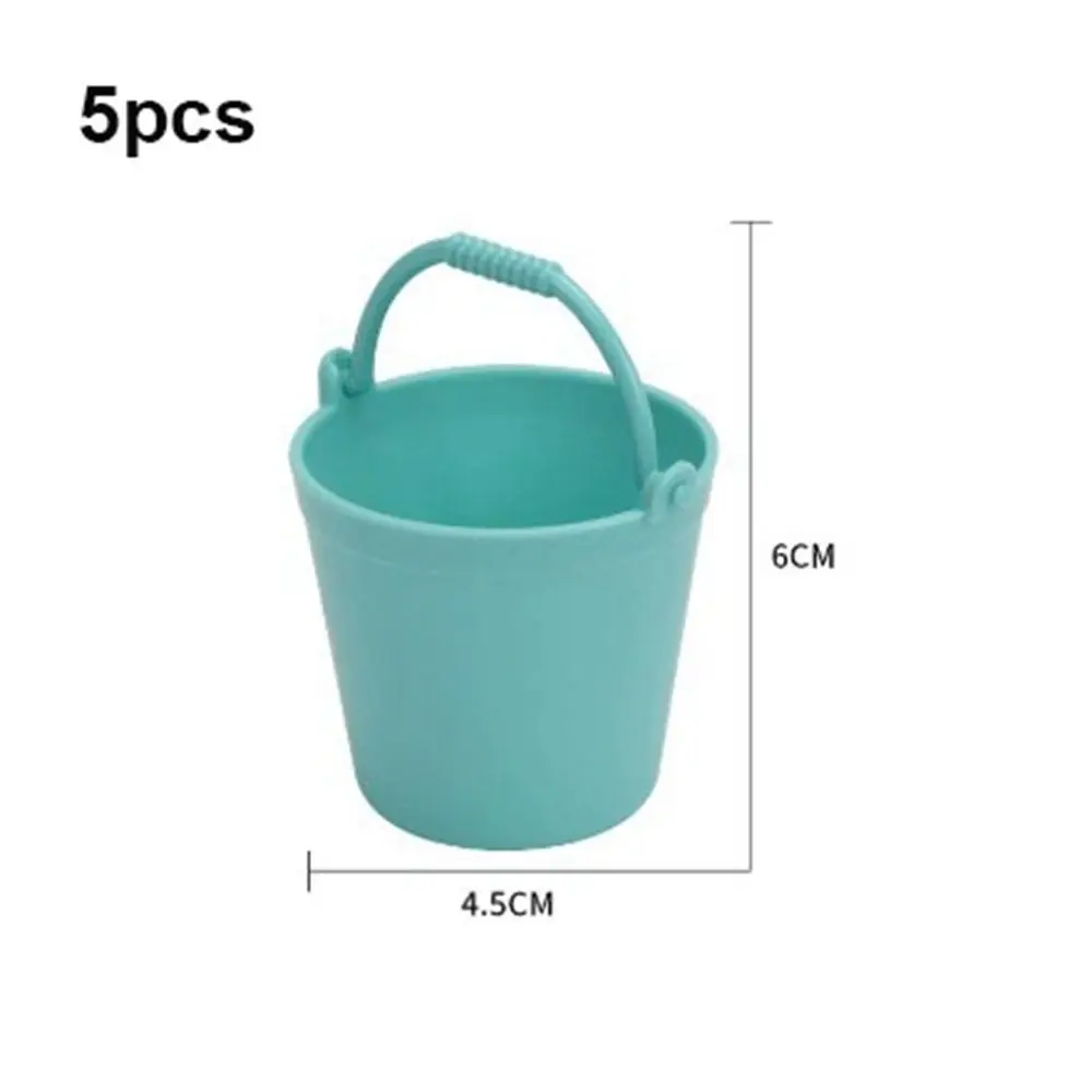 Grupo de cinco mini cubos alineados