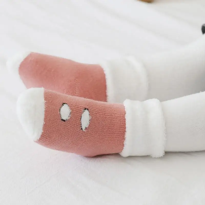 Calcetines antideslizantes de invierno para bebé – Algodón suave - imagen 2