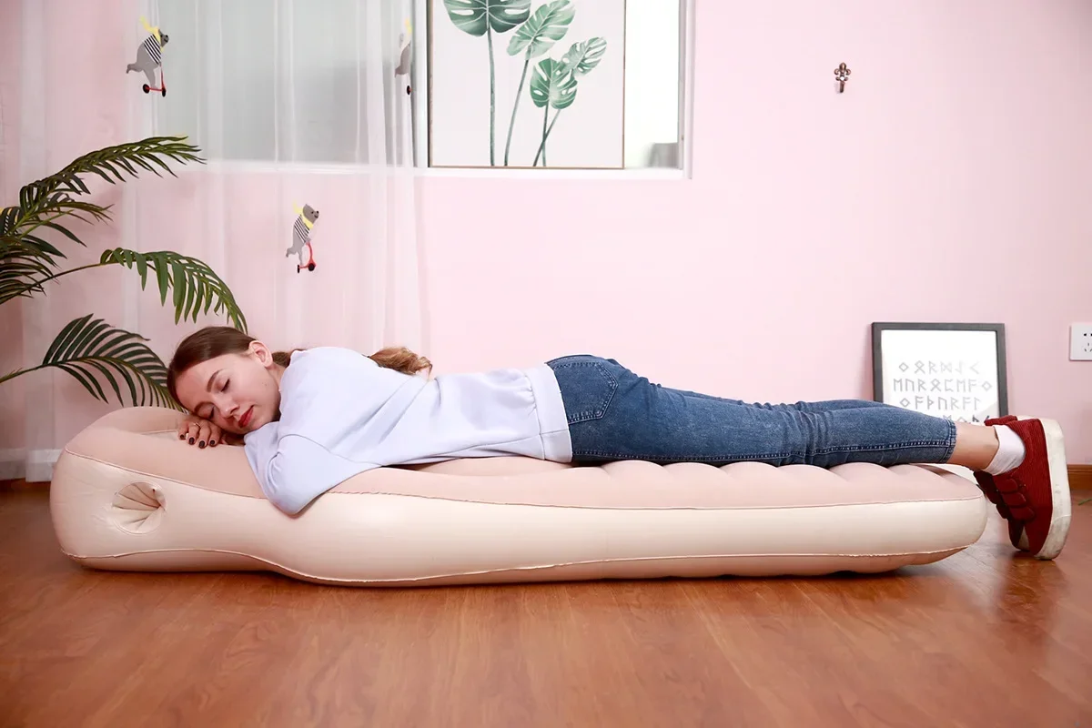 Almohada inflable para embarazo en uso