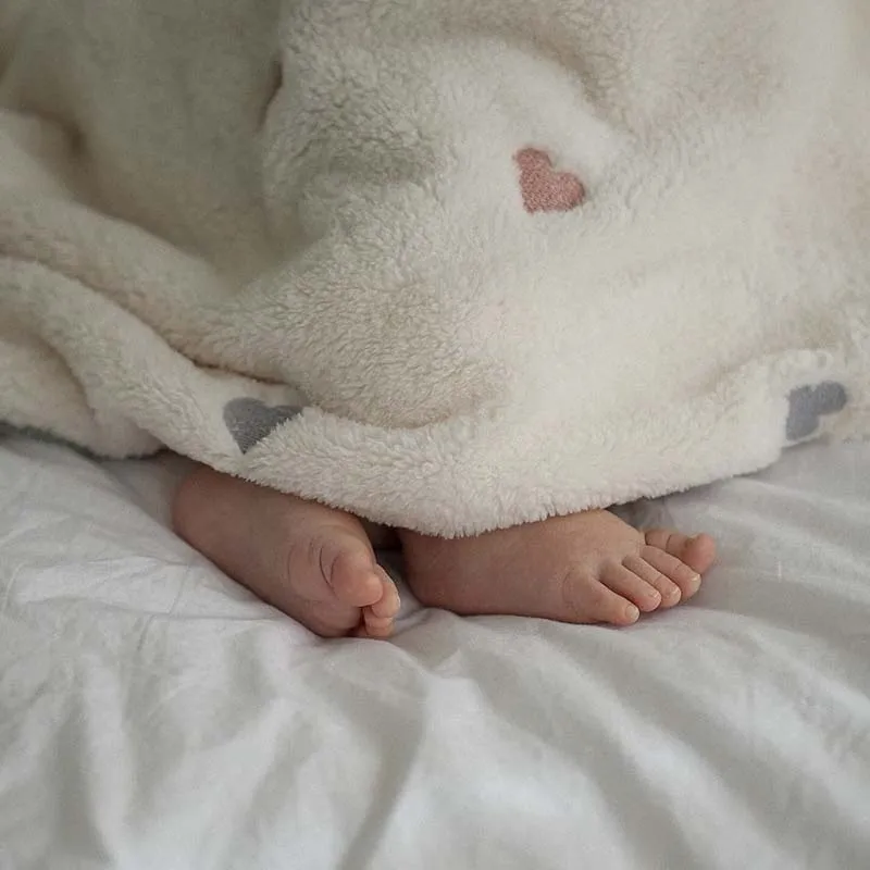 Ajuste y cobertura en la cama del bebé