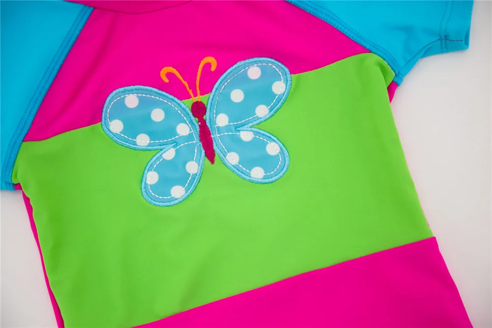 Bañador de niña estampado flores y mariposas para playa en verano - imagen 5
