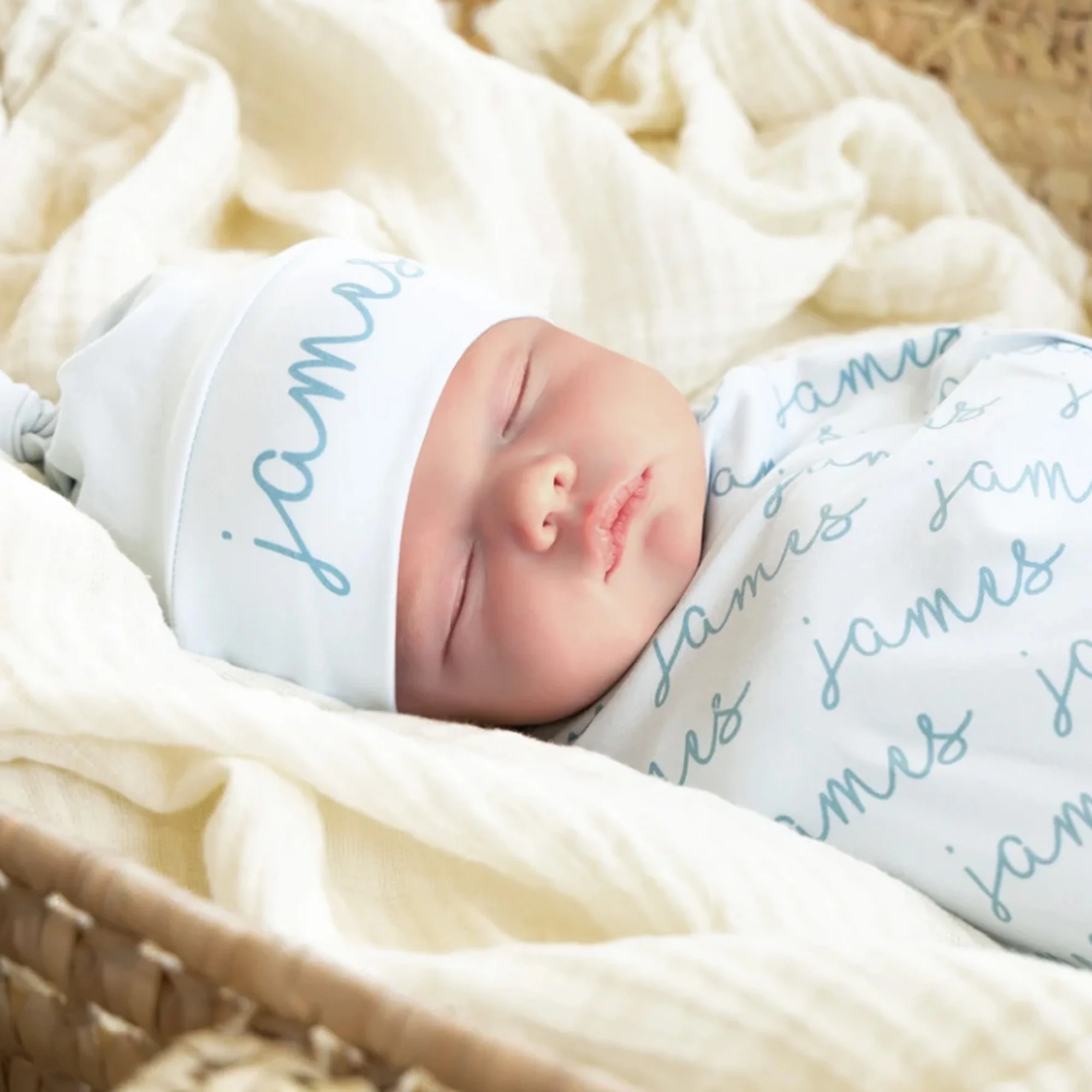 Conjunto manta y gorro con nombre para bebé – Algodón suave - imagen 5