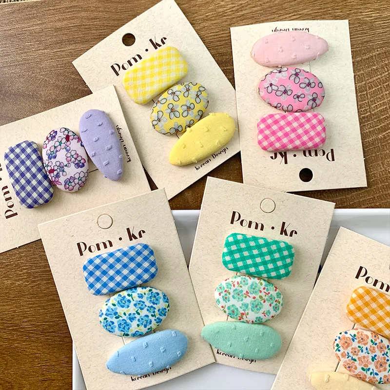 Pinza mini ovalada con detalle decorativo