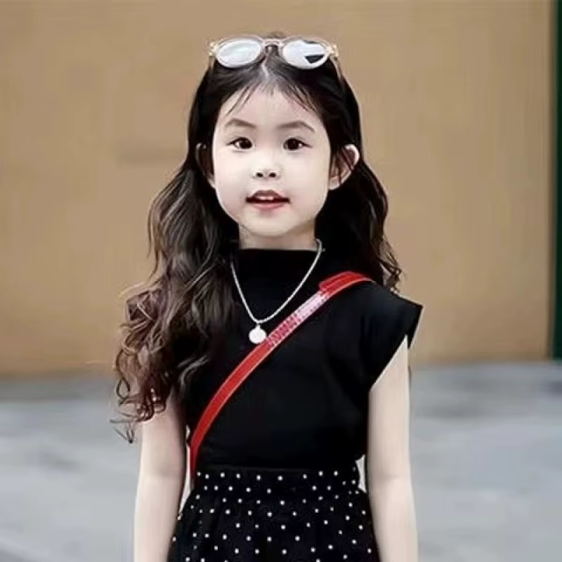 Conjunto niña de camiseta negra y falda de lunares con vuelo - imagen 5