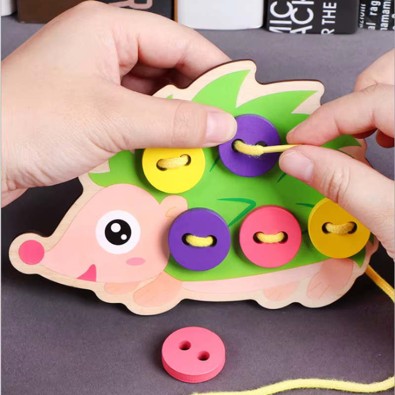 Tablero de actividades Montessori con múltiples ejercicios