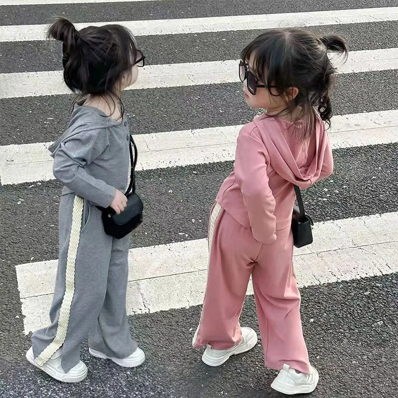 Conjunto niña sudadera con capucha y pantalón de entretiempo - imagen 3