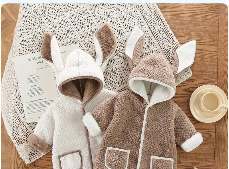 Pelele de invierno con capucha de piel