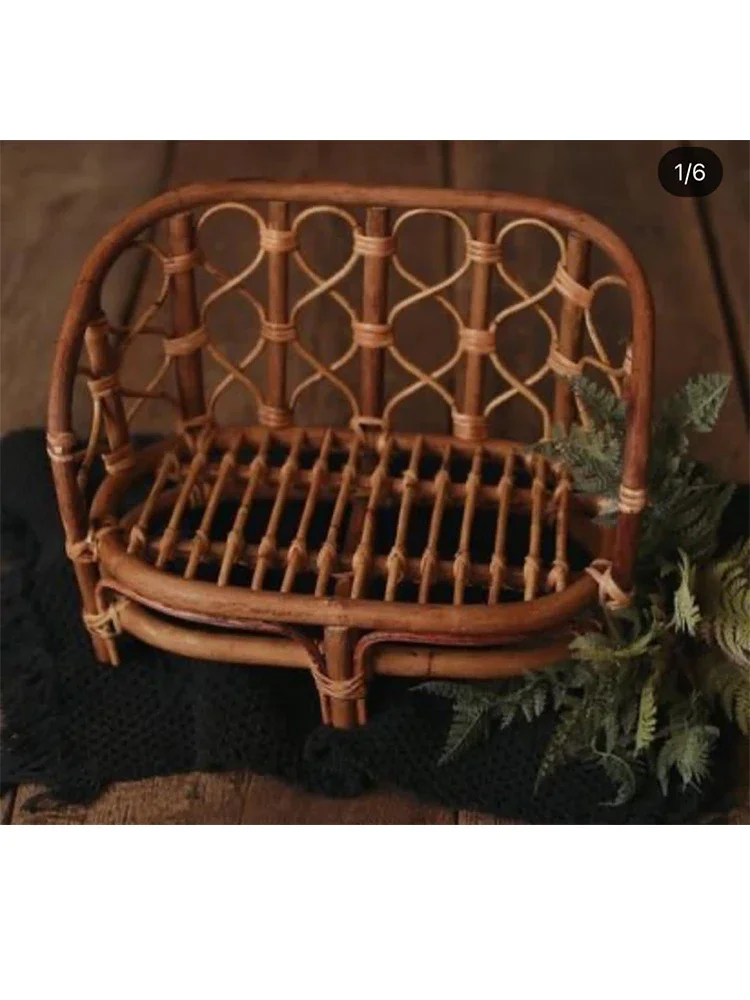 Cama de bambú con detalle de su superficie lisa y tono claro