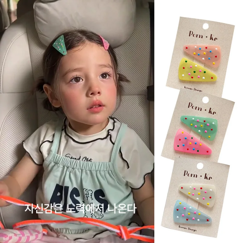 Pinzas triangulares de gelatina pastel con lunares para niños