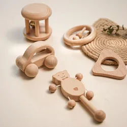 Sonajero de madera para la dentición con anillo y oso