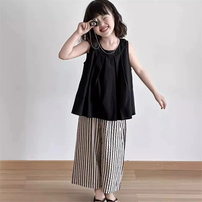 Conjunto infantil de verano para niña con chaleco y pantalón - imagen 2