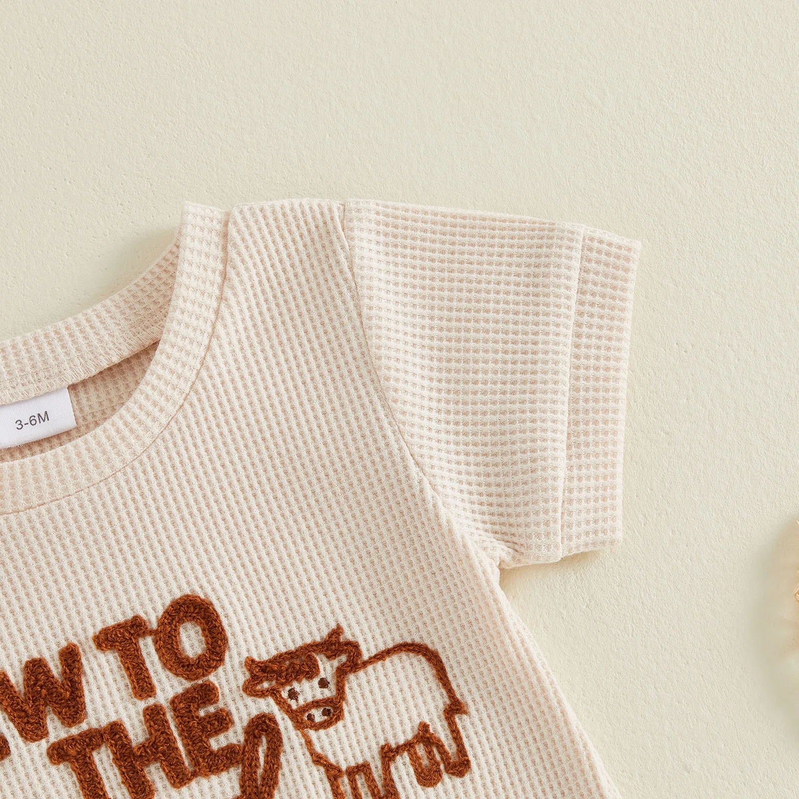 Mono de verano para bebé con cuello redondo y letras bordadas - imagen 5