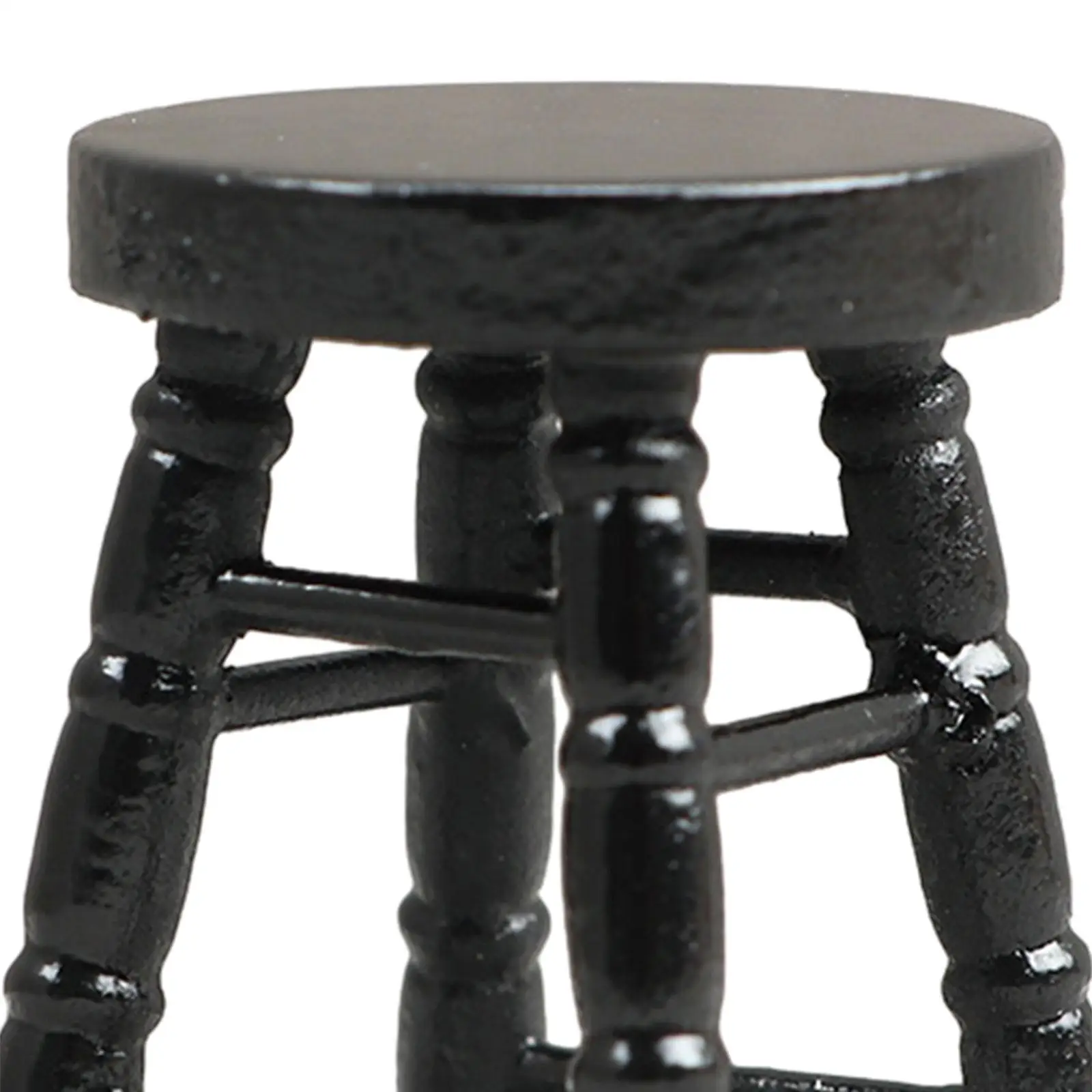 Escena decorativa con las mini sillas de madera
