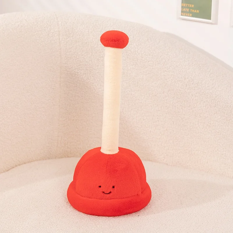 Detalle del juguete peluche sobre un bañera blanca