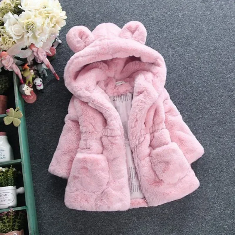 Abrigo de invierno con capucha en piel sintética para niña