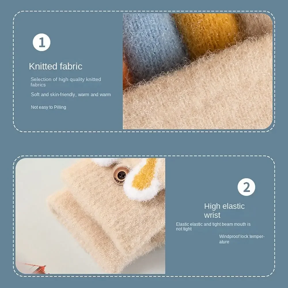 Guantes de conejito en uso sobre manos infantiles