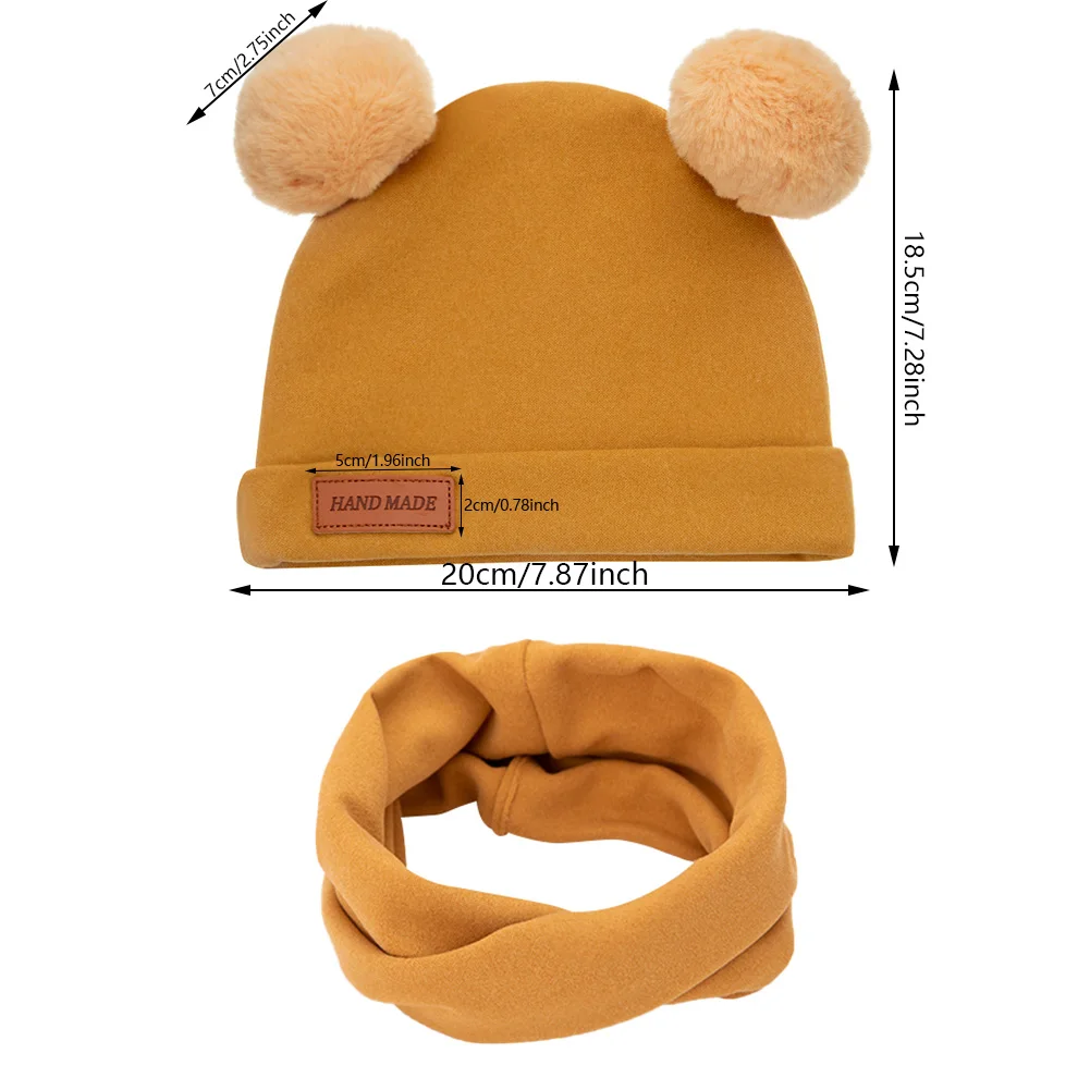 Detalle del pompón y material del gorro