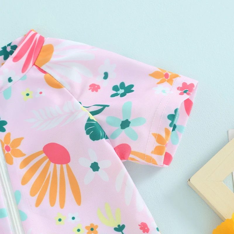 Detalle del estampado floral en tono rosa