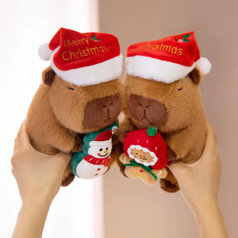Peluche capibara con sombrero rojo de Navidad para dormir - imagen 3