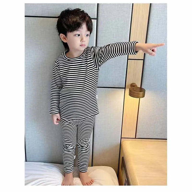 Conjunto de pijama infantil a rayas, dos piezas - imagen 3