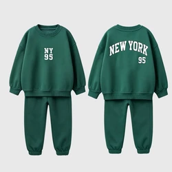 Conjunto deportivo infantil de sudadera y pantalón de otoño