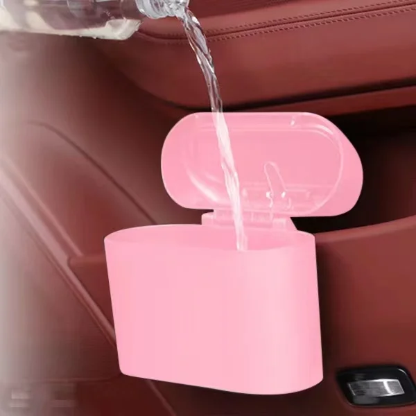 Tamaño del bote de basura espacioso para vehículo comparado con elementos del coche