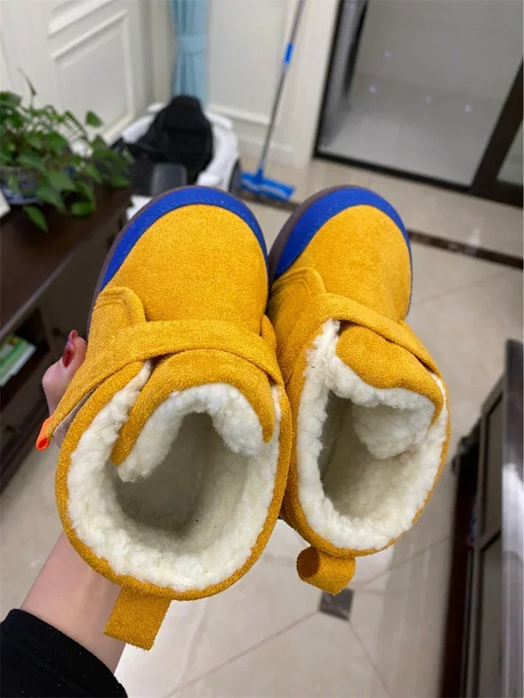 Muestra de compradores reales - niños usando las botas