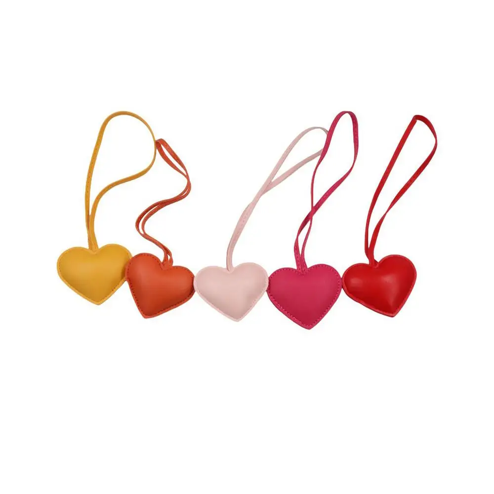 Llavero de corazón de cuero PU con colgante de dibujos animados - imagen 2