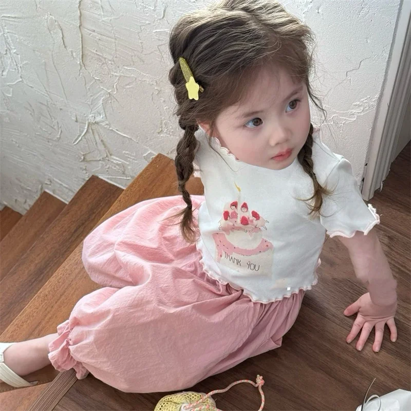 Conjunto de niña top y pantalón manga corta con estampado de dibujos - imagen 2