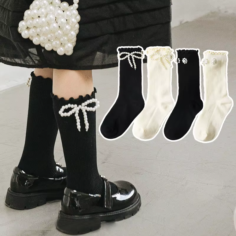 Calcetines de perlas japonesas con detalle de volantes